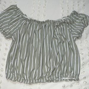 American Eagle Off-the-Shoulder Top Size M